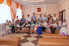 Поздравление новорожденных в ЗАГСе